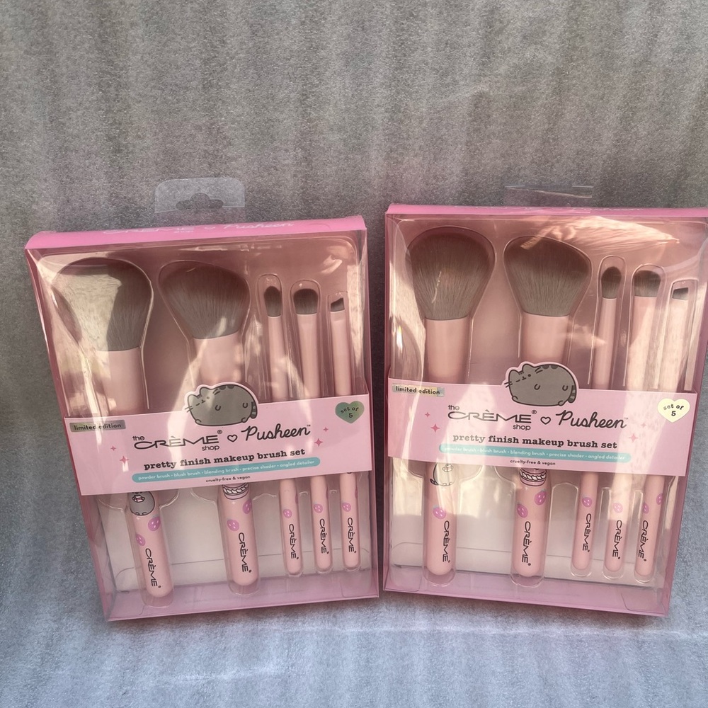The Crème Shop Makeup Brushes- NWT